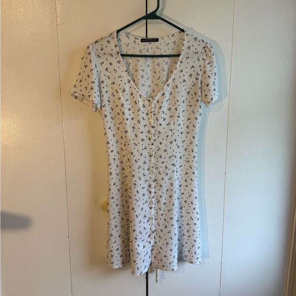 Brandy Melville Cream Flutter Sleeve Sundress - Picture 2 of 9